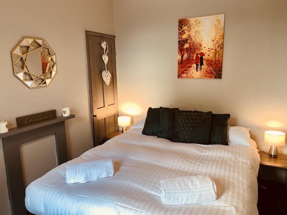 The Clifford Gathering - Sleeps Up To 10