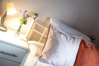 Gorgeous Modern 4 Bedroom House - Free Parking and Netflix by WHA for Contractors Relocation