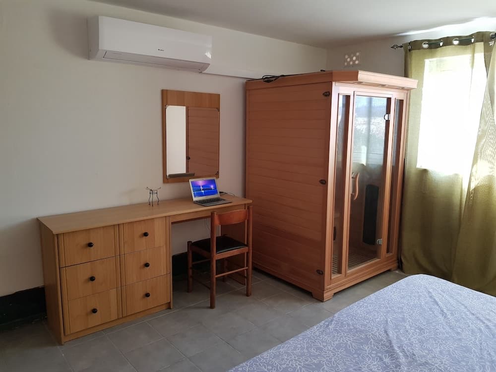 Rustic Villa With Pool, Sleeps 6 & Terrace