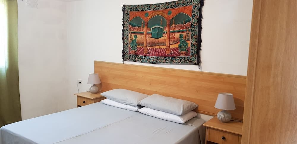 Rustic Villa With Pool, Sleeps 6 & Terrace