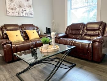 Texas Hold-em Duplex- 3BR Free Parking