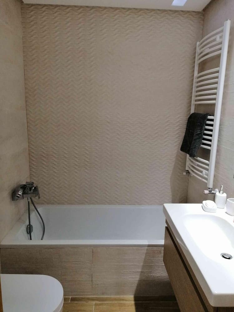 Bright Stylish 1bd Flat in Jardins De Carthage