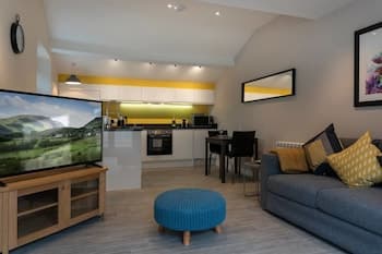 Contemporary 1BR Home Parking - Quiet - Ambleside