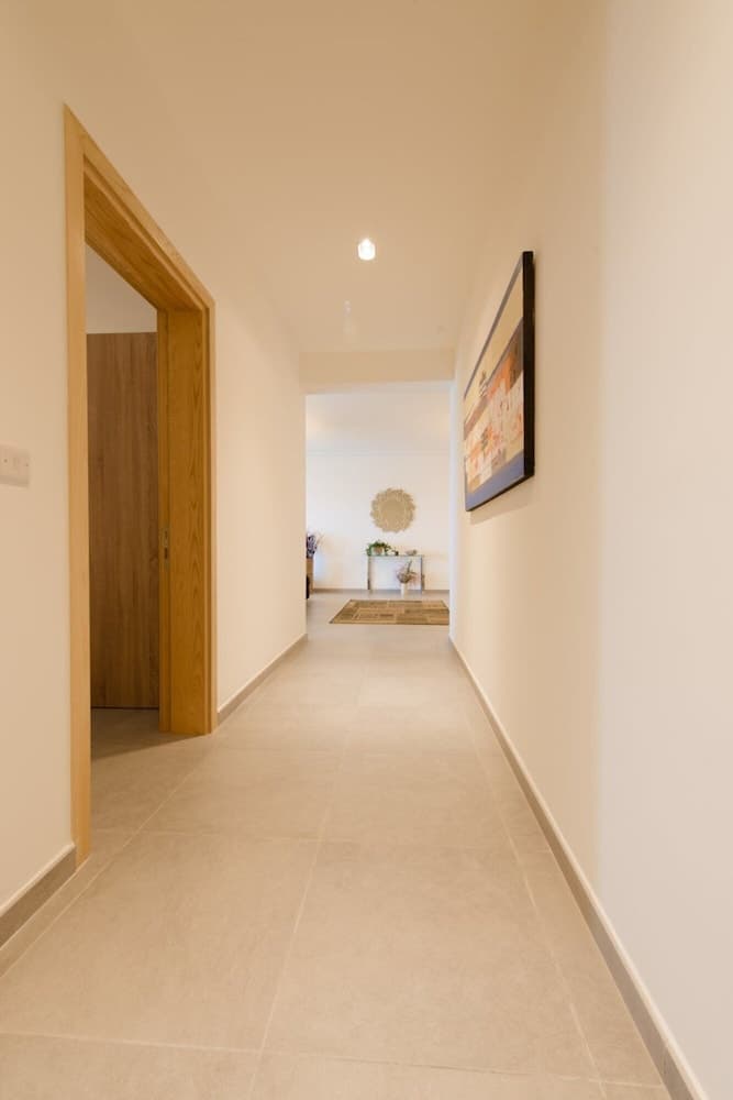 Seafront Luxury APT With Pool