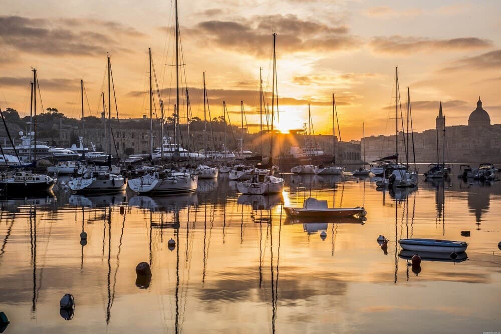 Luxury Apartment With Pool