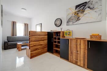 Modern 1BR Apartment Steps From the Promenade