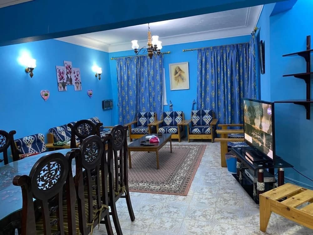 Blue House 4-bed Villa in North Coast Area