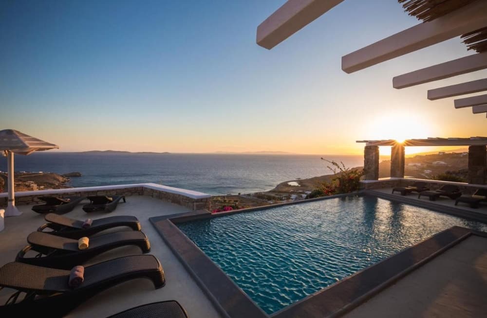 Stunning 2BR Cottage With Private Pool in Mykonos