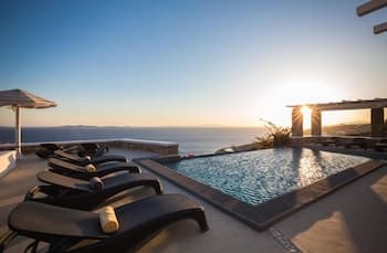 Stunning 2BR Cottage With Private Pool in Mykonos