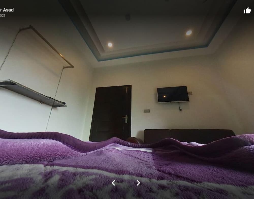 Taj Hotel And Restaurant