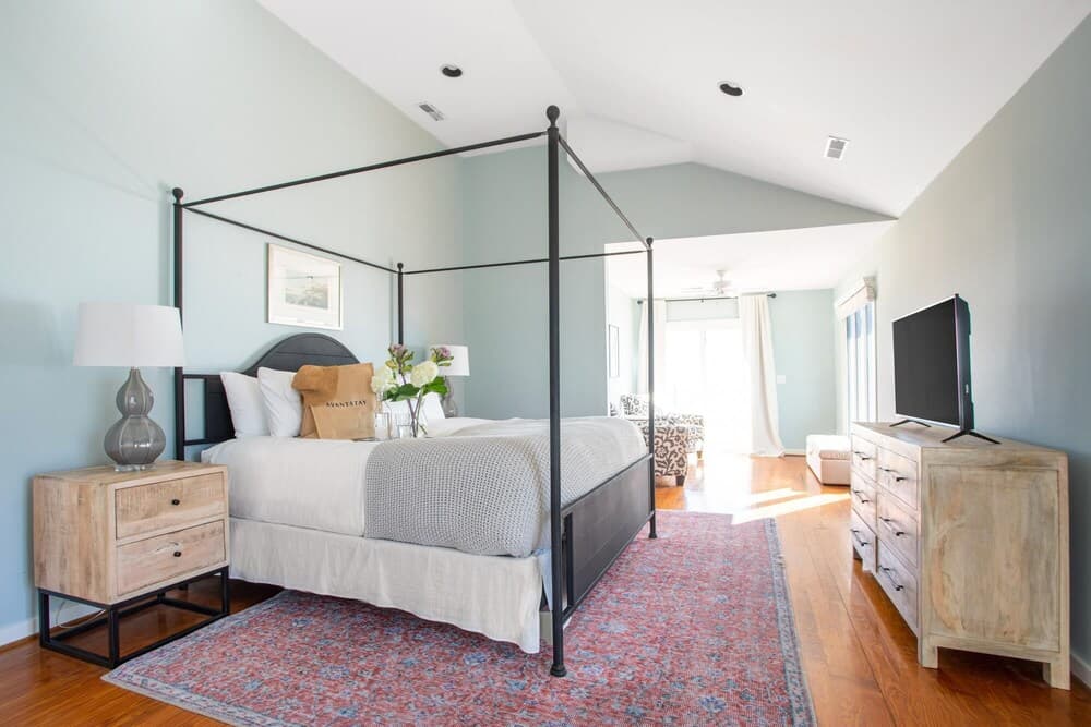 Arctic Ave - Lighthouse