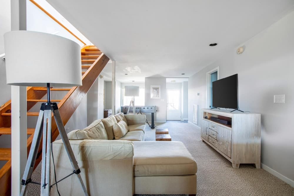 Arctic Ave - Lighthouse