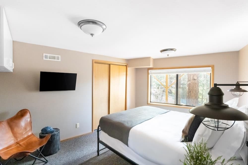 Travertine Ave in Big Bear Lake