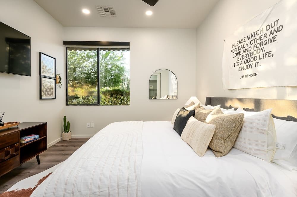 Lone Mountain Casita 1 Bedroom Home by RedAwning