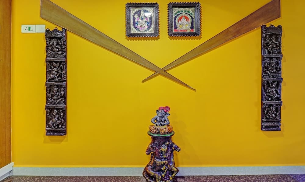 Itsy By Treebo - Eesha Elite