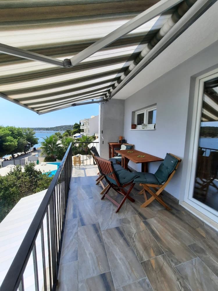 Cozy Beachfront Apartment With Seaview