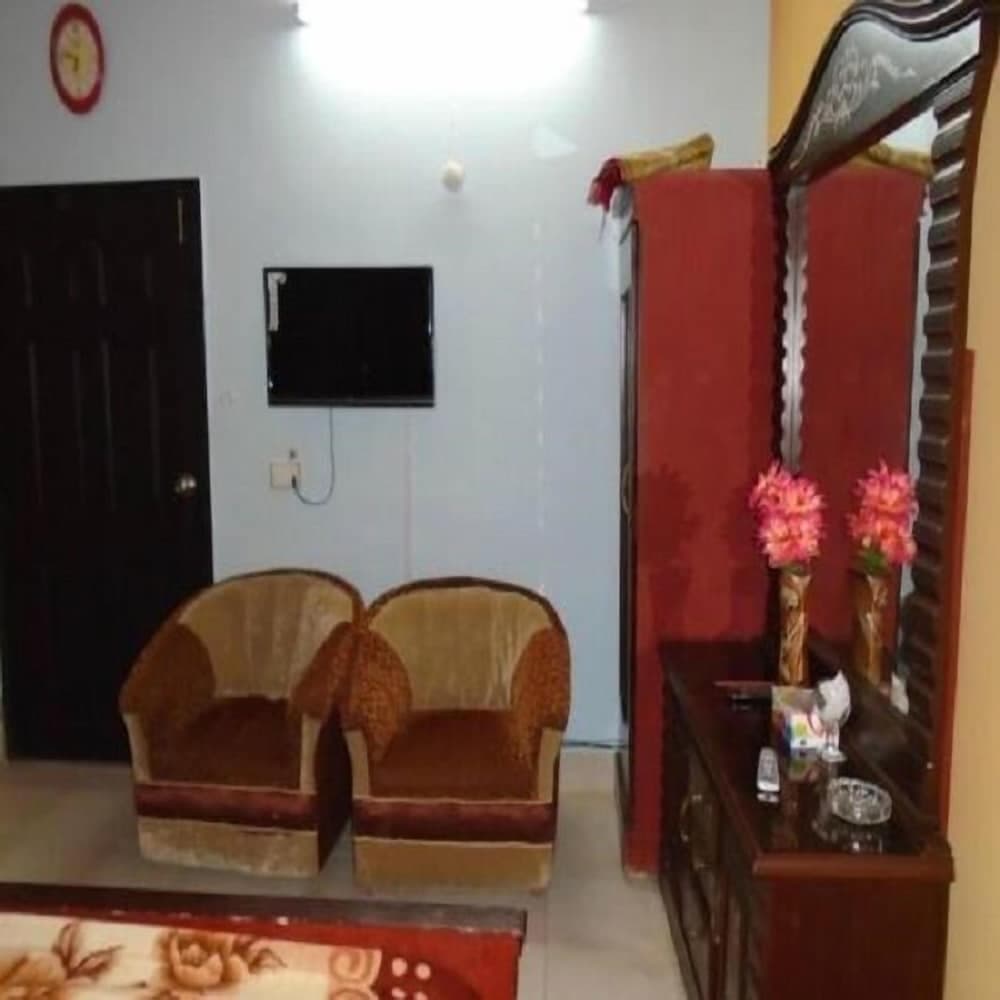 Royal Guest And Farm House