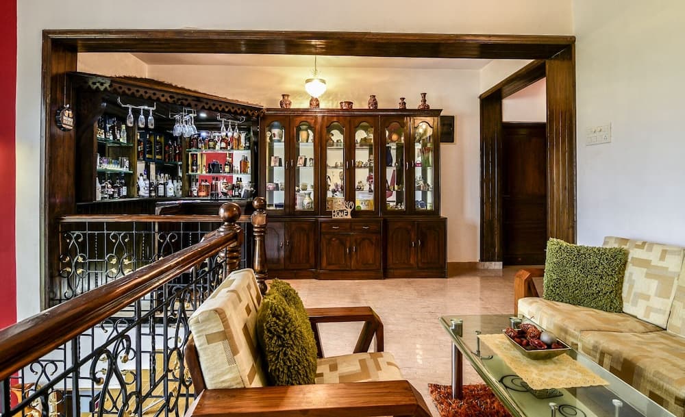 Goa - Villa - Sleeps 6 - Parking - Garden