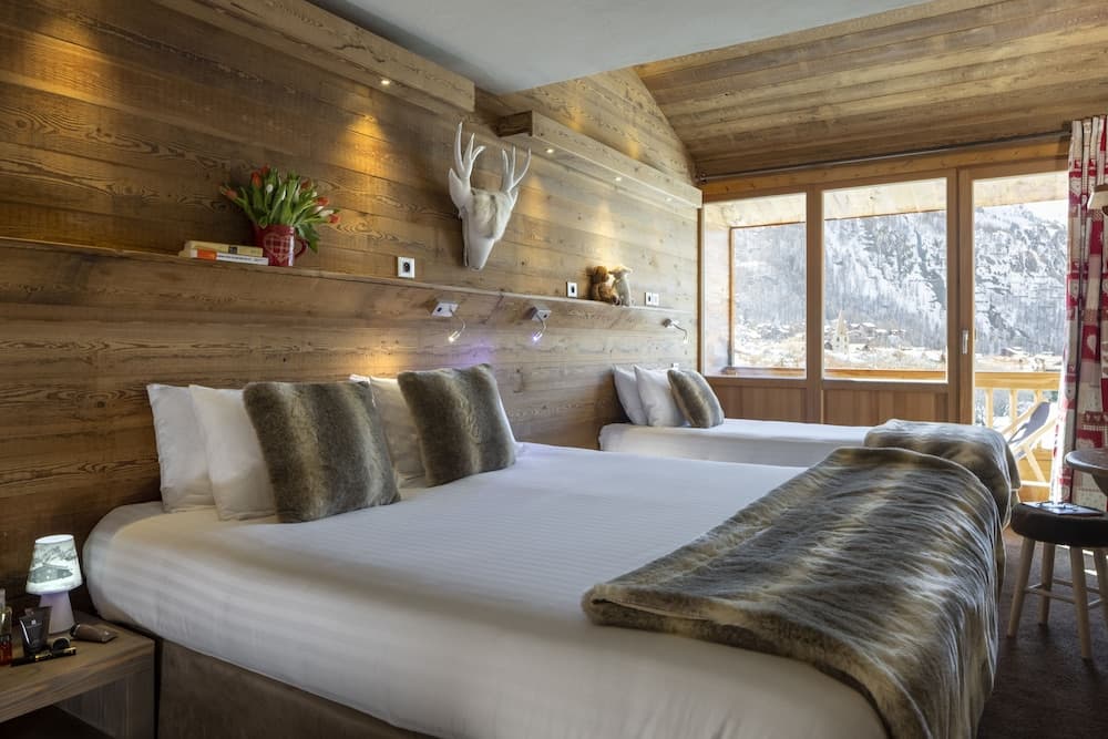 Hotel Ski Lodge