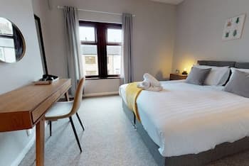 Stayzo 2BR House Accommodation in Peterborough