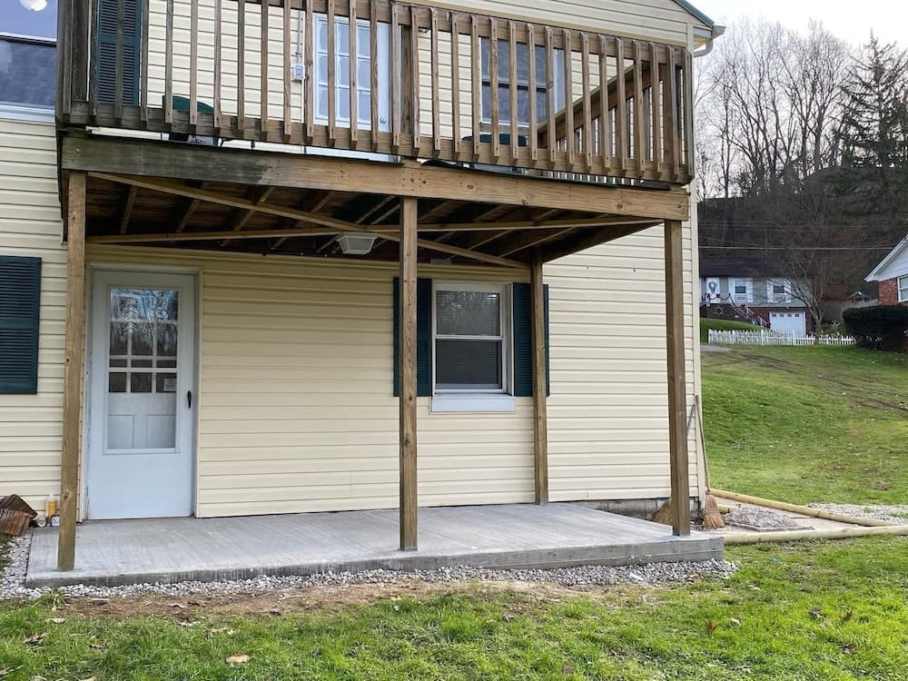 Country Living Patio Apartment in Town