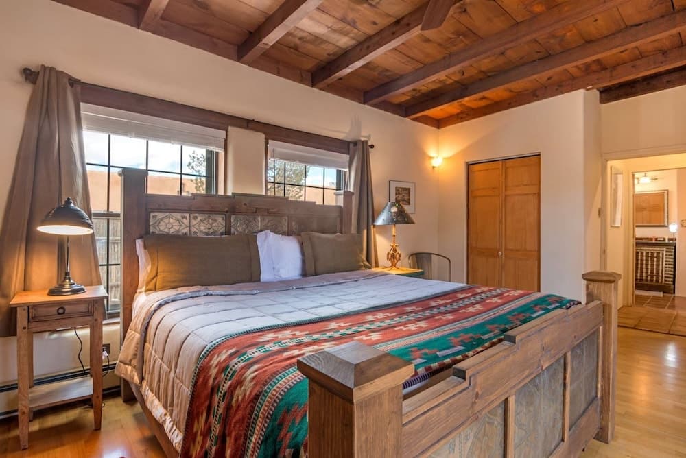 Apodaca - Spacious East Side Home With Countryside Views