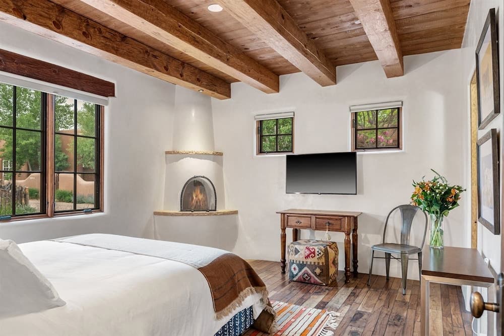 Alameda Escondido - Historic East Side Luxury, Walk Everywhere