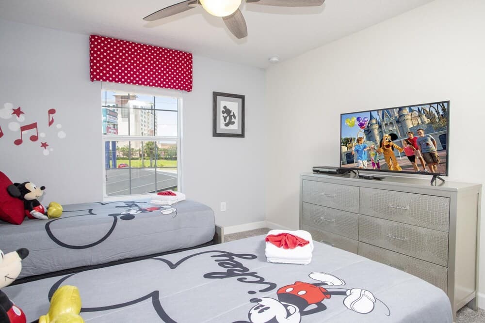 Ravishing Four Bd w Pool Close to Disney 4947