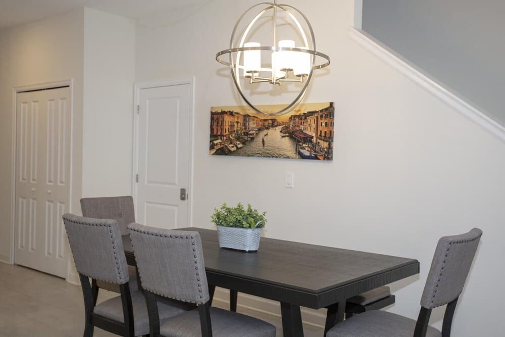 Stunning 5 Bd Home w Pool Close to Disney 4822