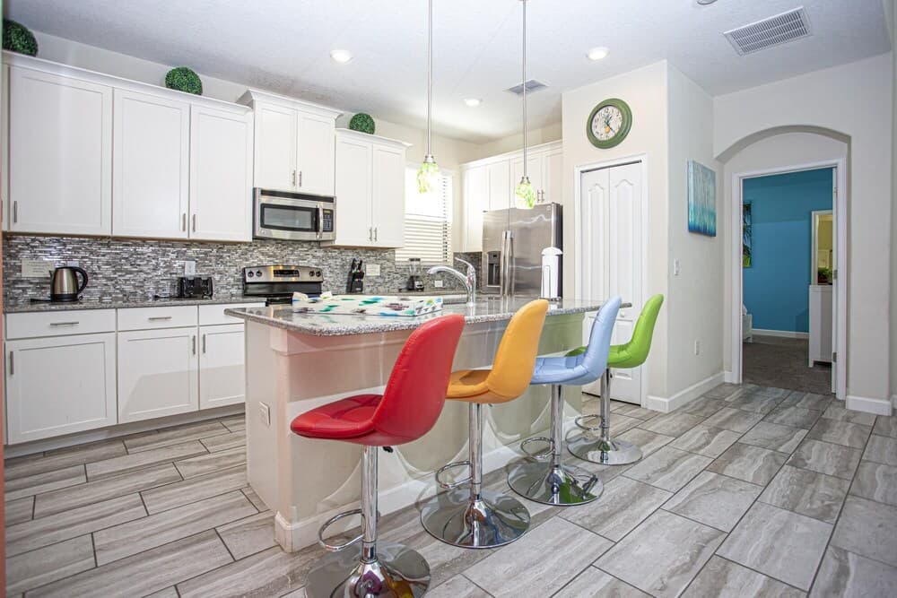 Gorgeous 5 Bd Home w Jacuzzi Pool Close to Disney 5528