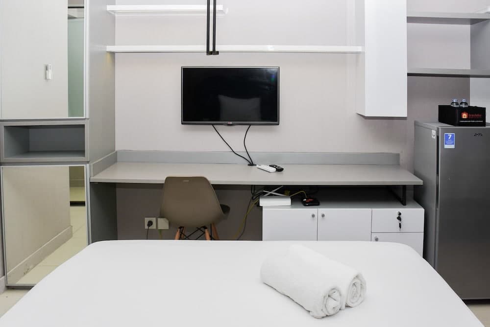 Modern And Comfortable Studio At Grand Kamala Lagoon Apartment