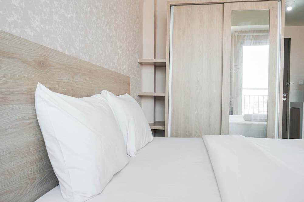 Comfortable And Cozy Studio (No Kitchen) Apartment At Mustika Golf Residence