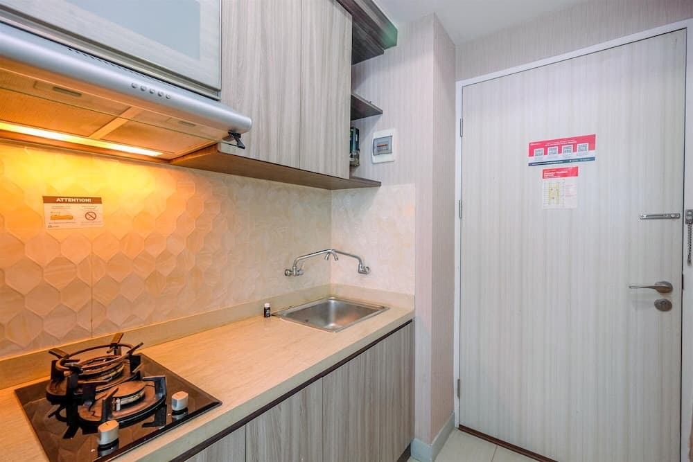 Comfortable Studio Room At Grand Kamala Lagoon Apartment