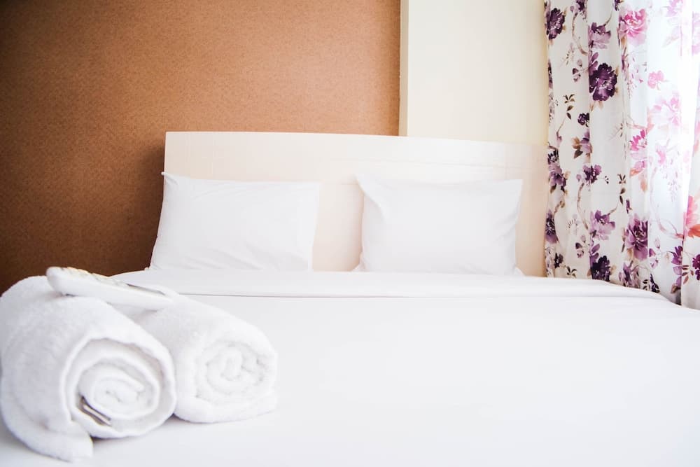 Nice And Comfort 2Br At Bassura City Apartment