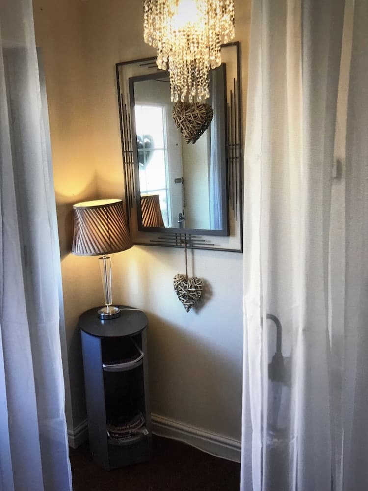 Lazy Nest - Sleeps 4, Parking, Garden & Hammocks