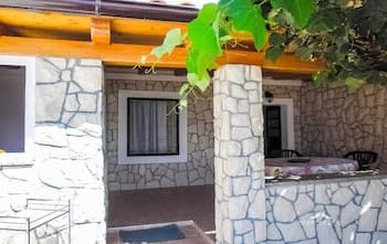 Cosy Apartment Near the Beach in Zubovici, Croatia