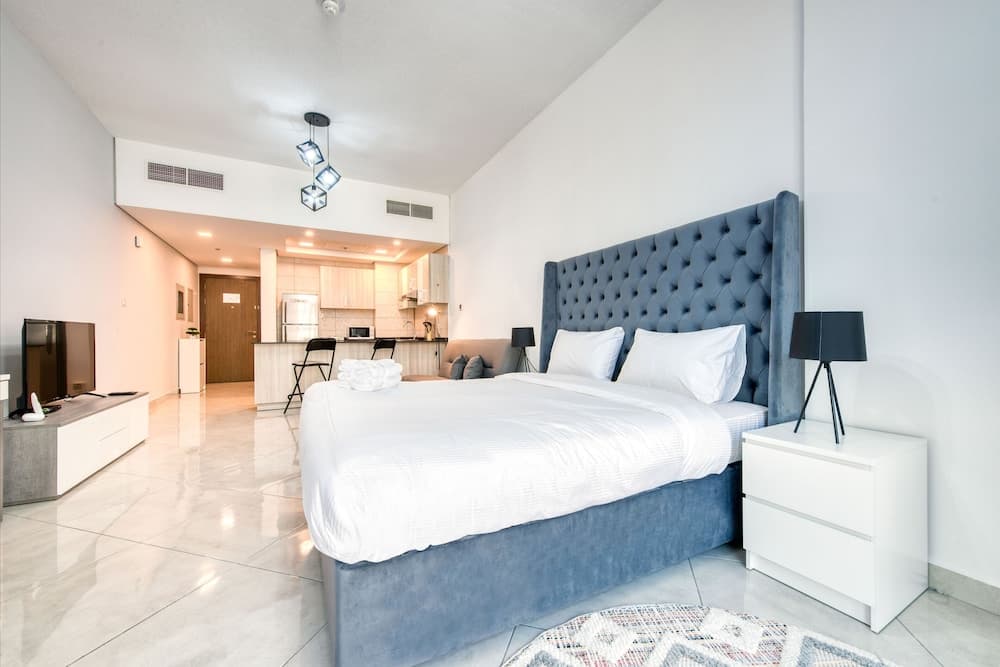 Chaima Elegantly Furnished Brand New With Balcony