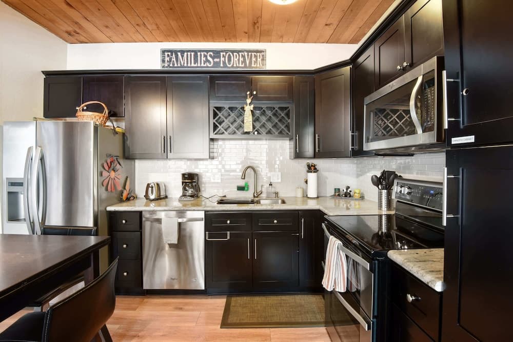 Alpine Manor Retreat Mountain Relaxation