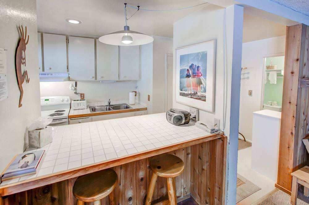 Hidden Valley #027 - Studio w/ Amenities - Walk to Village!