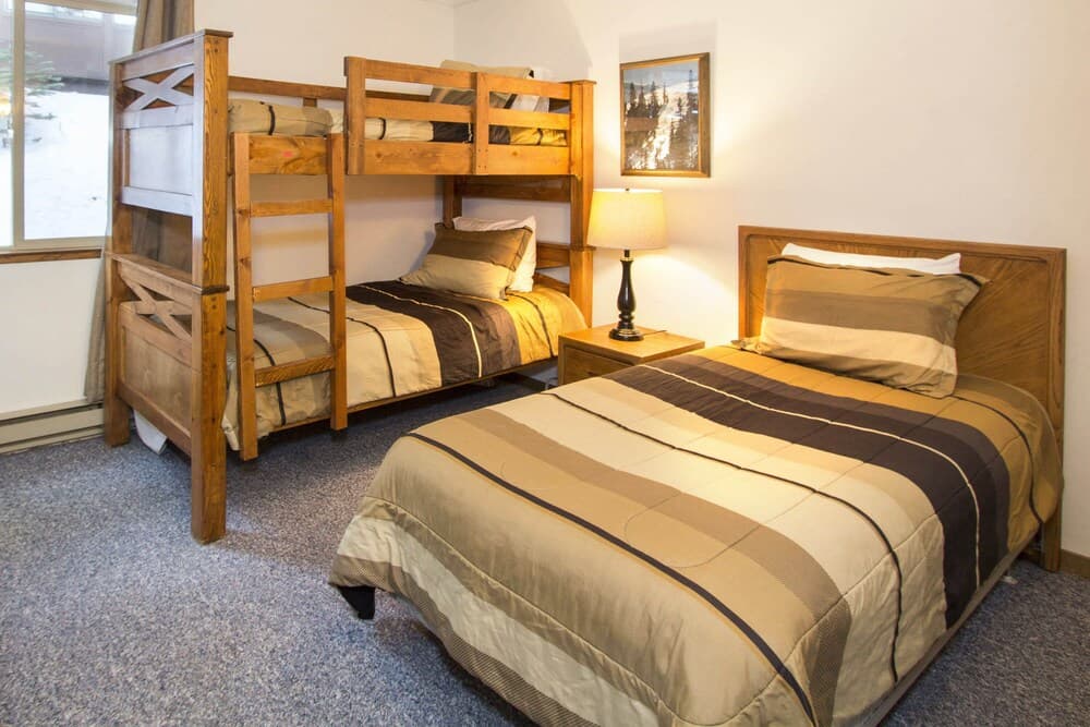 Mammoth Estates - 4 Seasons of Beauty w/ Amenities!