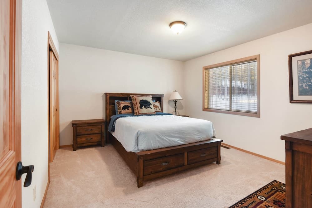 Quaking Cabin Gas BBQ & Amenities Access!