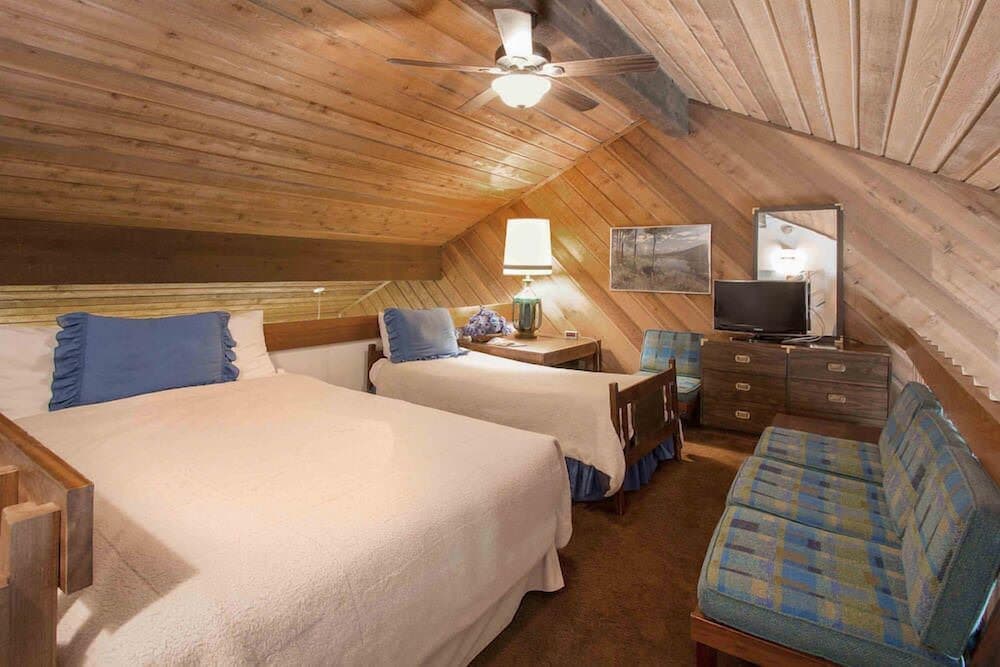 Snowcreek #059 - Near Shuttle & Activities