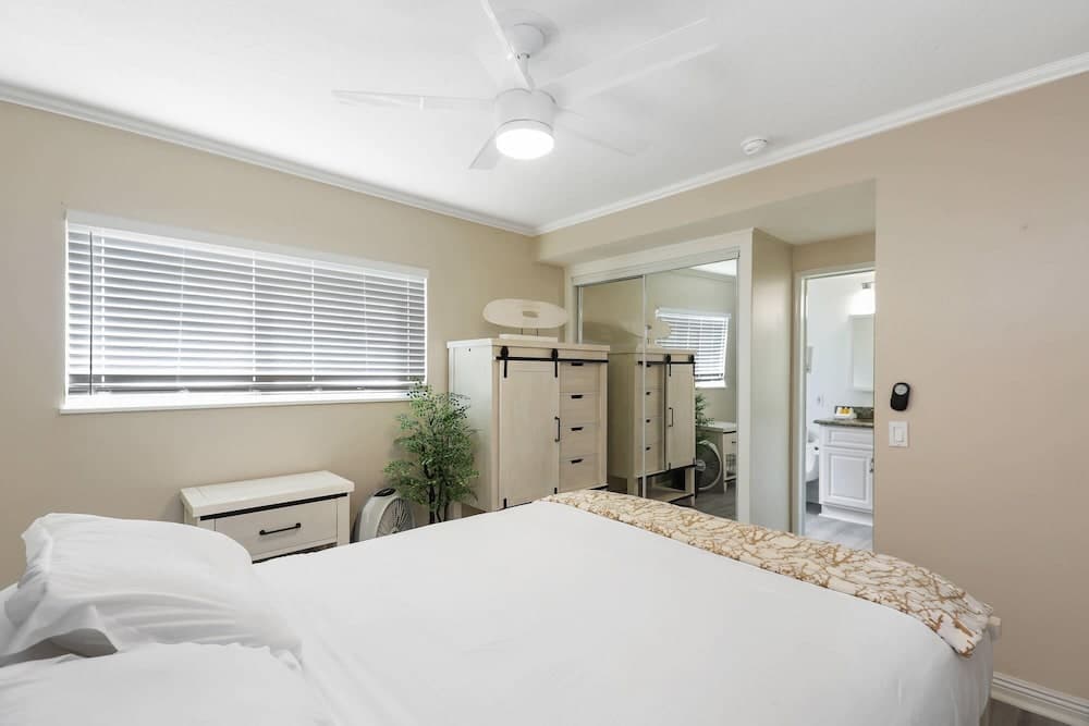 Upper Beach Front Escape Unit B