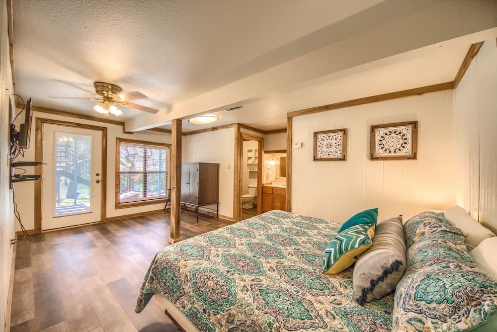 Hondo's River Haus Rr 1300 4 Bedroom Home by RedAwning