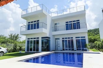 Mandalay Coast Cabana Cerca A La Playa