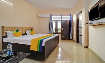 Itsy By Treebo - Divine Inn