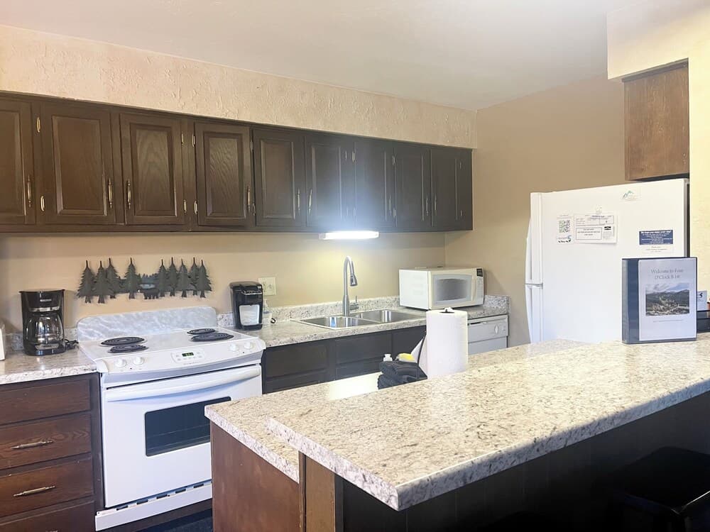 Four O'clock Lodge B14