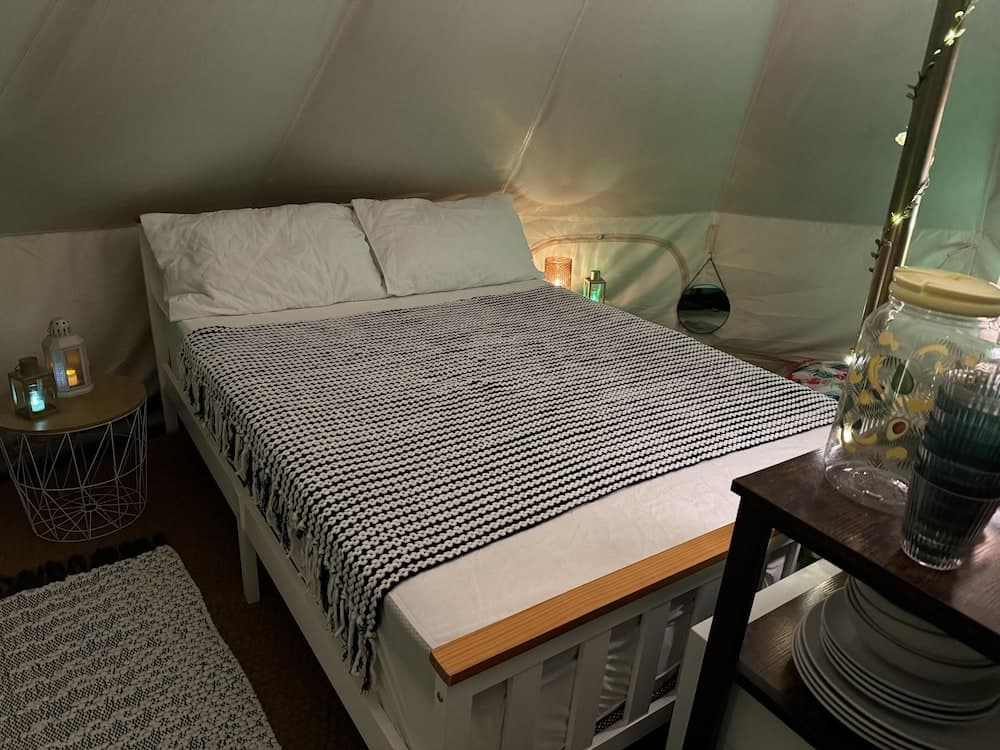 Spacious Bell Tent at Herigerbi Park, Lincolnshire