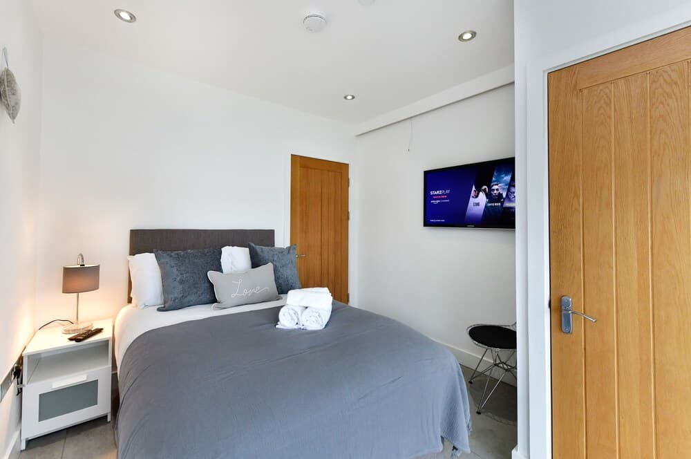 Just Stay Wales-Waterfront Villa-SA1