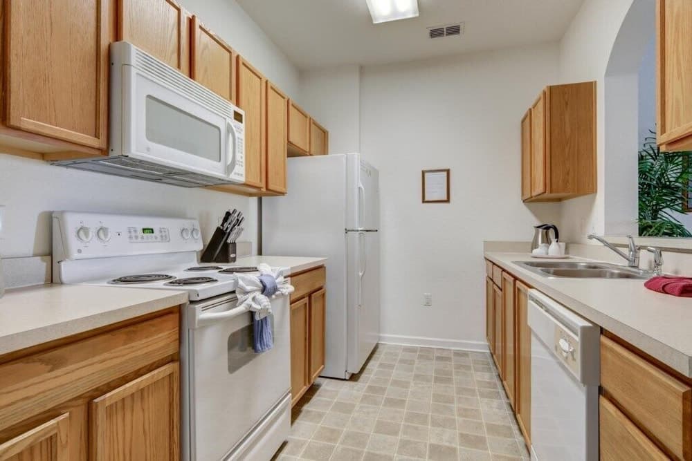 Martin's Windsor Hills Condo 3 Bedroom Condo by Redawning